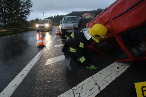 Car accident illustration highlighting common insurance mistakes to avoid