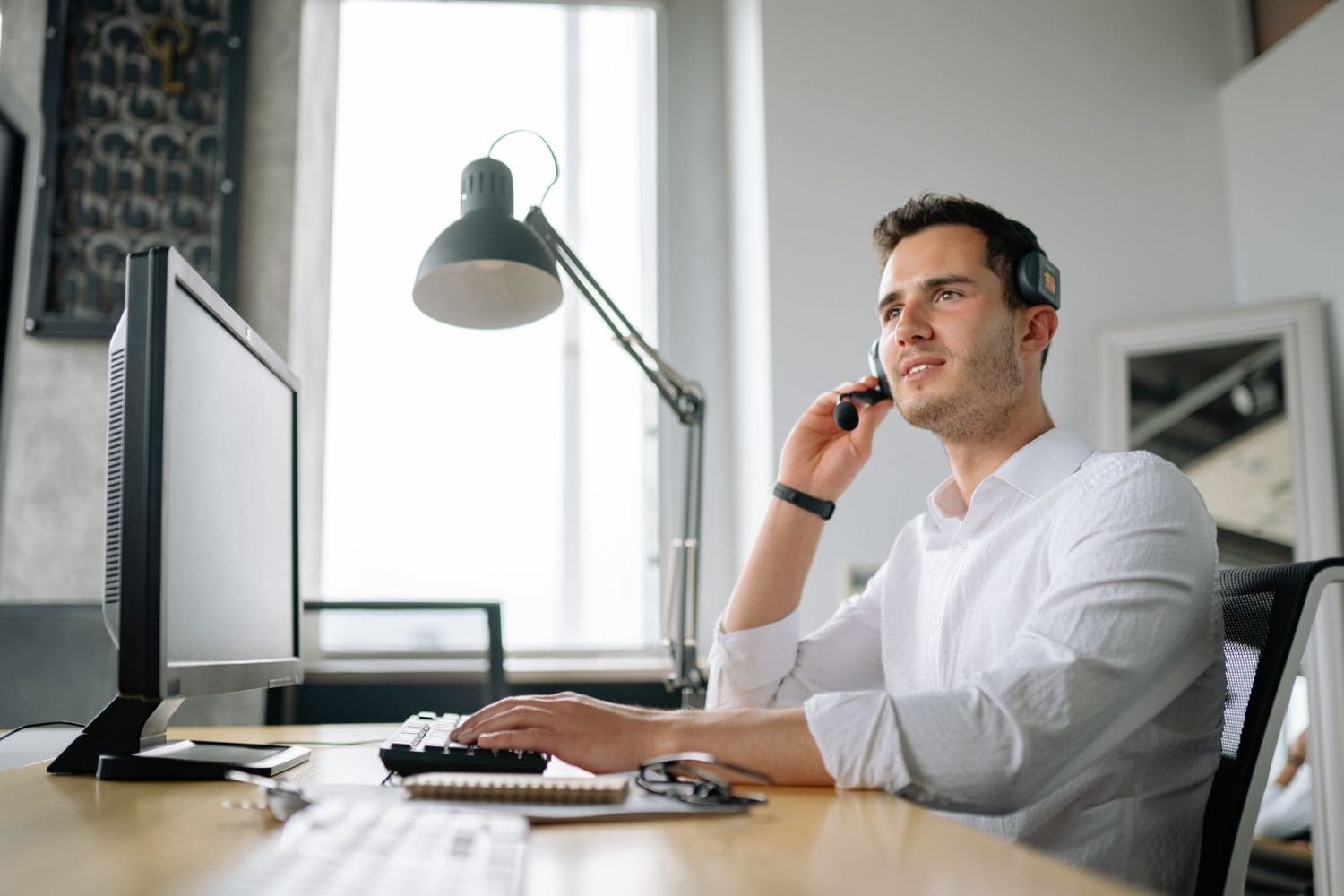 Independent insurance agent helping client